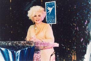 Project Angel Food - Events - Celebrity Elizabeth Taylor gets Angel Award