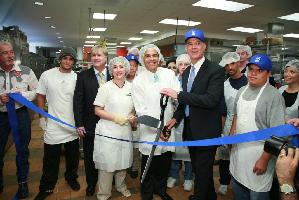 Project Angel Food - History - Mayor Villaraigosa Cuts Ribbon to New Kitchen Build